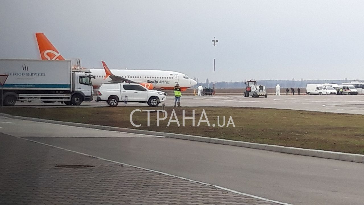 Самолет  из Уханя в Борисполе